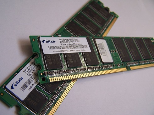 1024px-Memory_module_DDRAM_20-03-2006